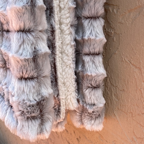Royal Luxe Luxury Micro Mink Sherpa Throw - Beautiful! - Picture 9 of 11